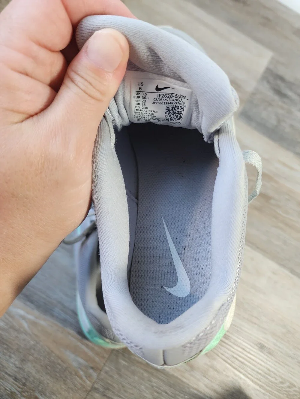 Nike Airmax Kids' Gray Mesh Sneakers with Mint Swoosh Size 6 Big Girls